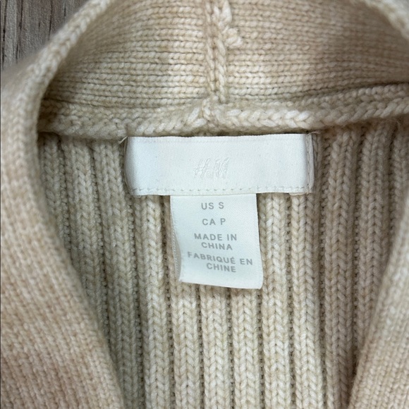 H&M Beige Button-Up Cardigan - Picture 2 of 5